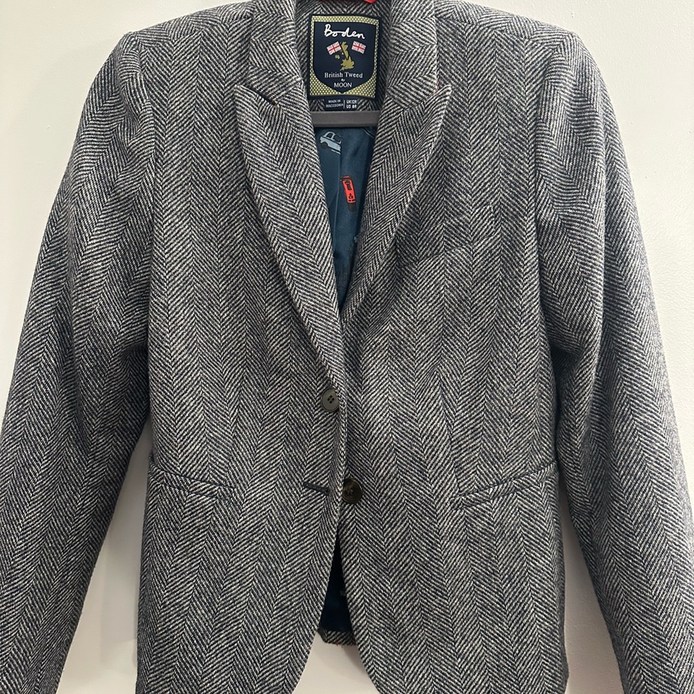 Boden Herringbone Wool-Blend Blazer and Skirt in Gray & Black- Size 8